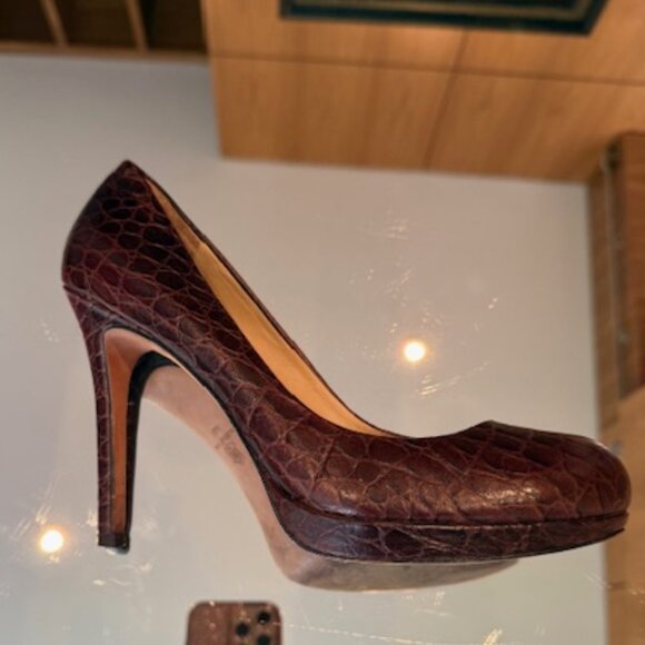 Pre-Loved Ann Taylor Brown Crocodile Print Leather Pumps - Women's Size 7.5 - Picture 6 of 7